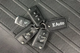 musta Skoda Octavia 2018 kuva 27.