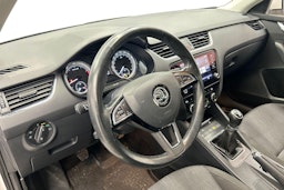 valkoinen Skoda Octavia 2018 kuva 6.