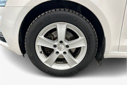 valkoinen Skoda Octavia 2018 kuva 9.