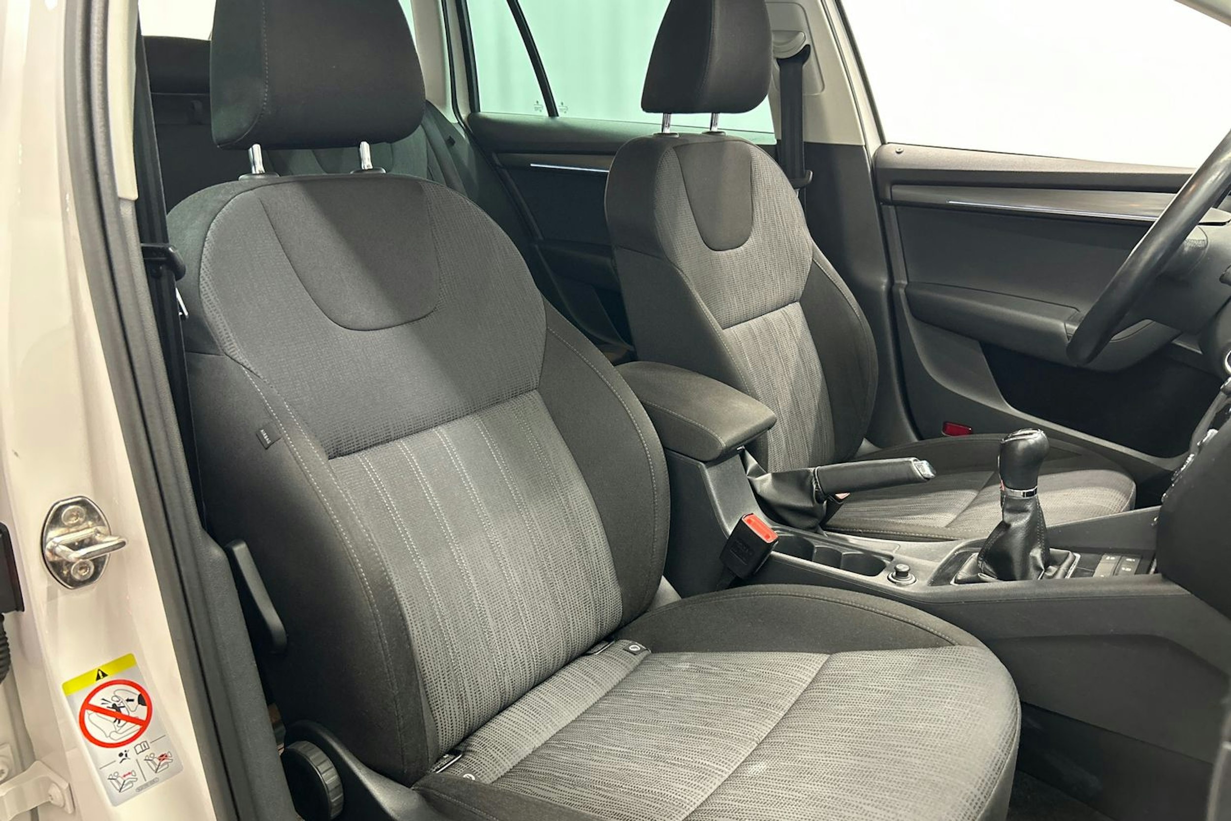 valkoinen Skoda Octavia 2018 kuva 11.