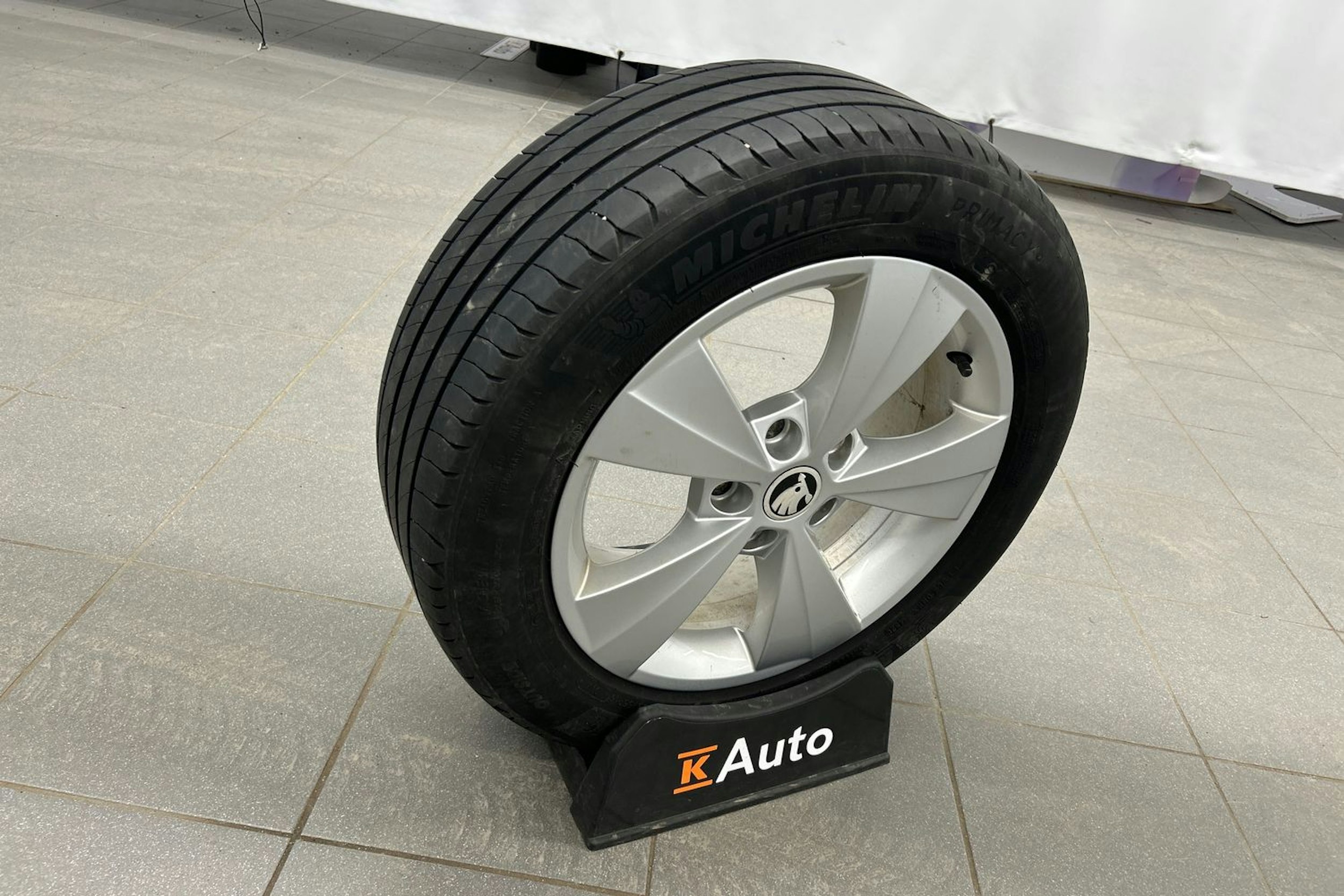 valkoinen Skoda Octavia 2018 kuva 15.