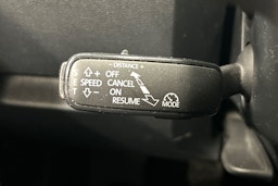 valkoinen Skoda Octavia 2018 kuva 17.