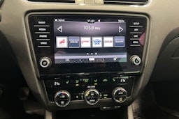 valkoinen Skoda Octavia 2018 kuva 20.