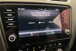 valkoinen Skoda Octavia 2018 kuva 22.