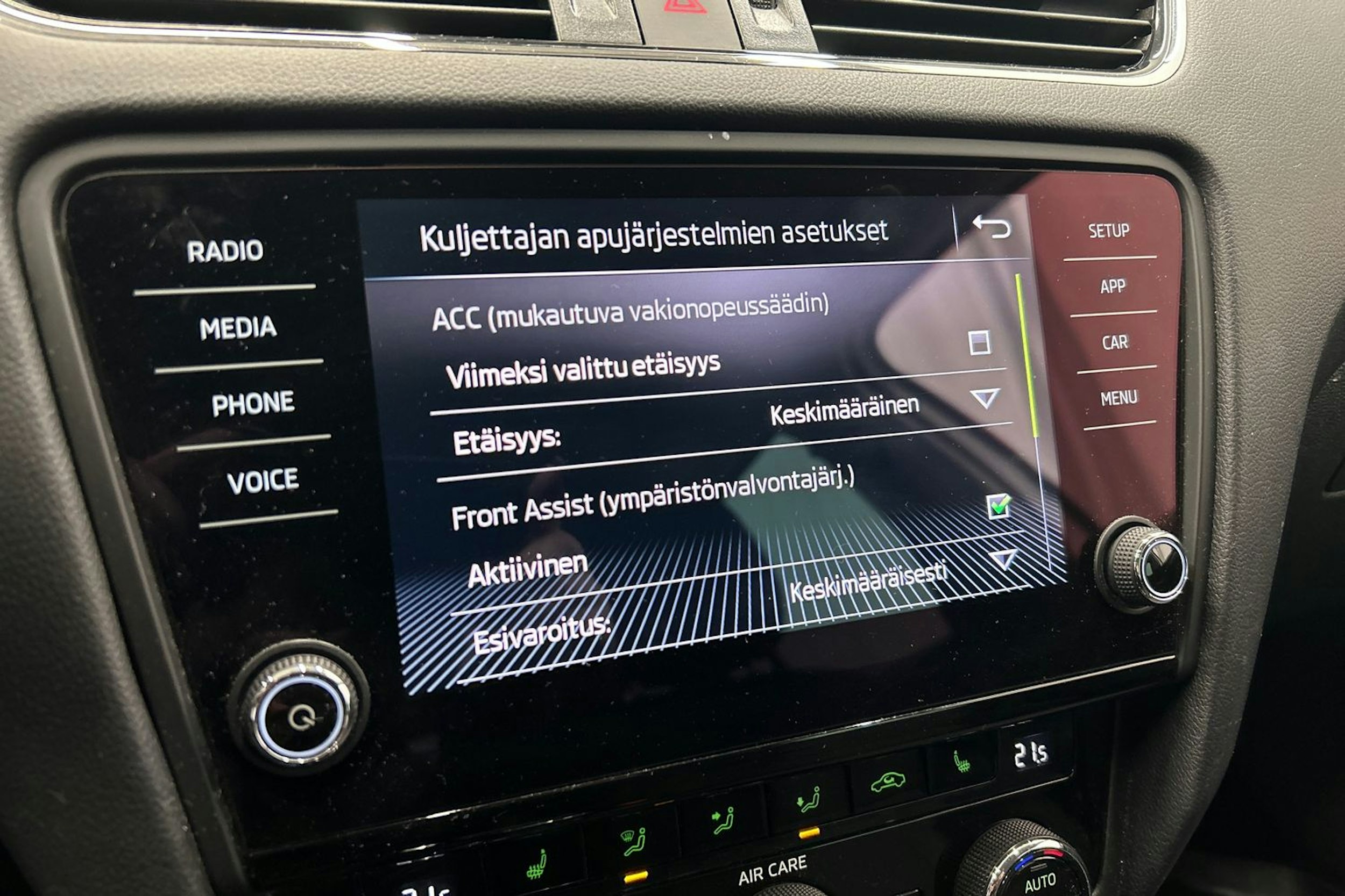 valkoinen Skoda Octavia 2018 kuva 23.