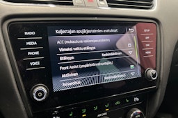 valkoinen Skoda Octavia 2018 kuva 23.