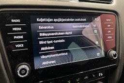 valkoinen Skoda Octavia 2018 kuva 24.