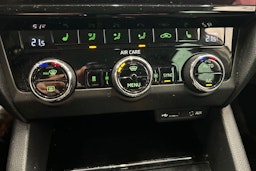 valkoinen Skoda Octavia 2018 kuva 25.