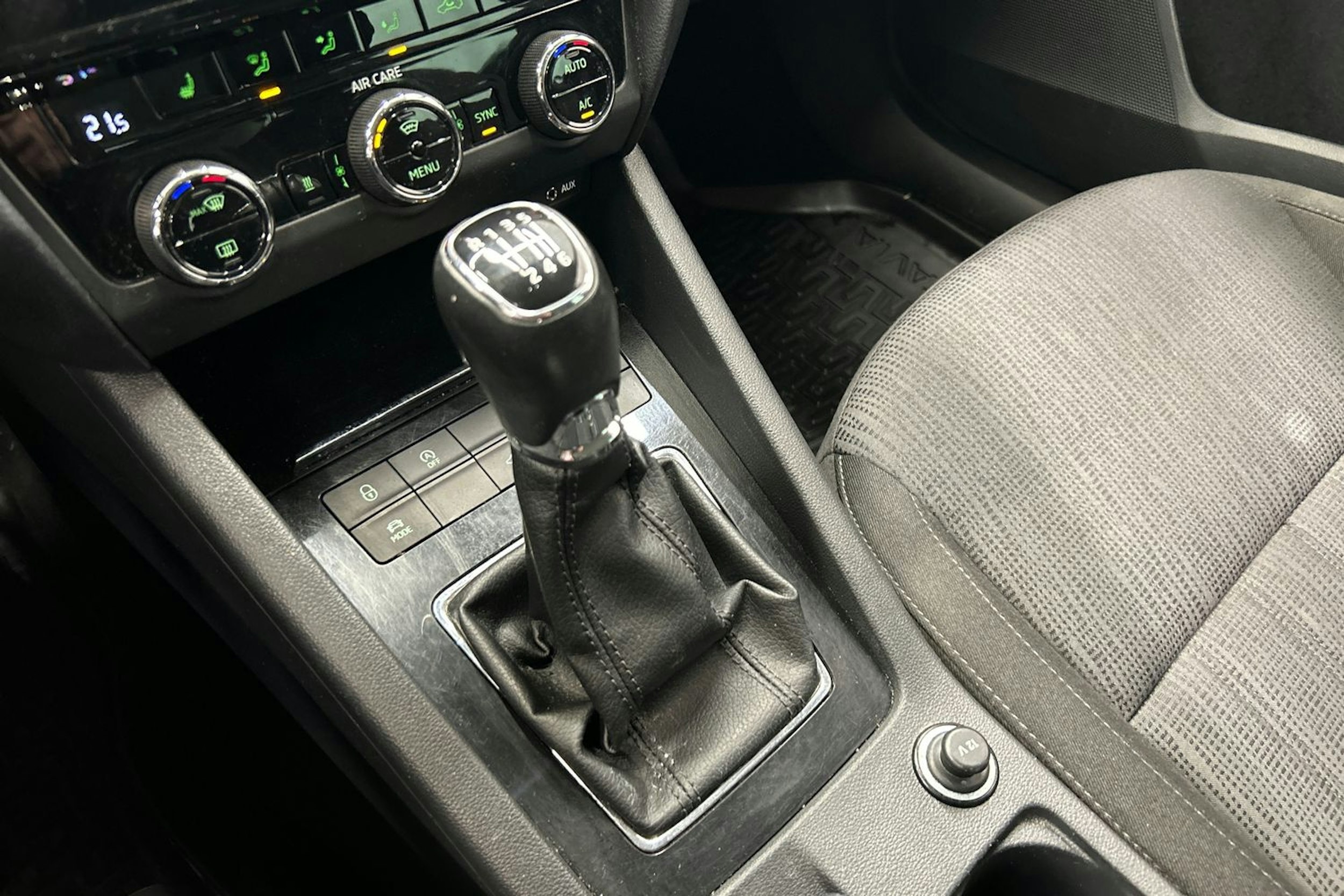 valkoinen Skoda Octavia 2018 kuva 26.