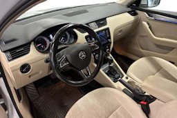 valkoinen Skoda Octavia 2018 kuva 3.