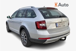 Harmaa Skoda OCTAVIA 2018 kuva 2.