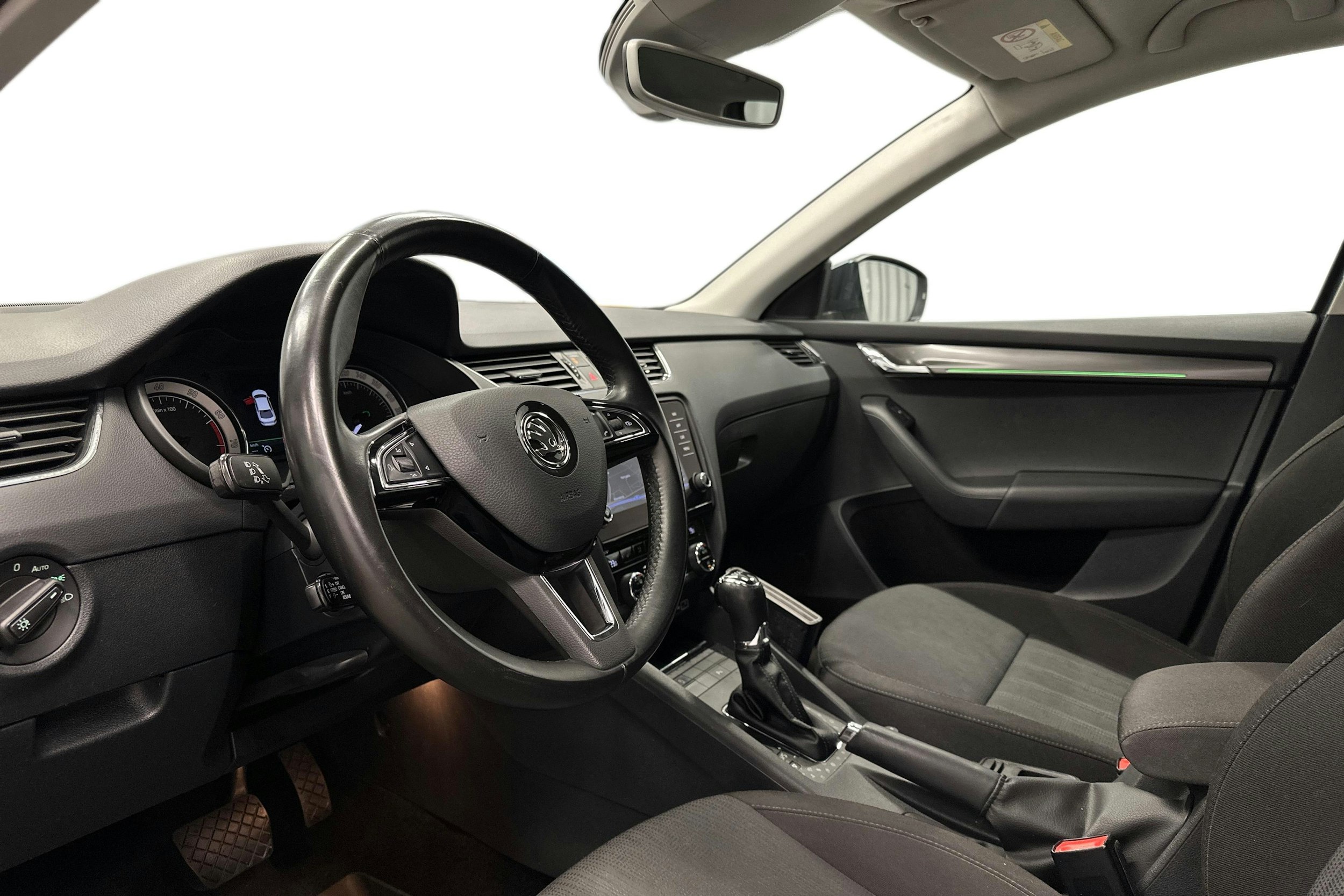 harmaa Skoda Octavia 2018 kuva 7.