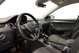 harmaa Skoda Octavia 2018 kuva 7.