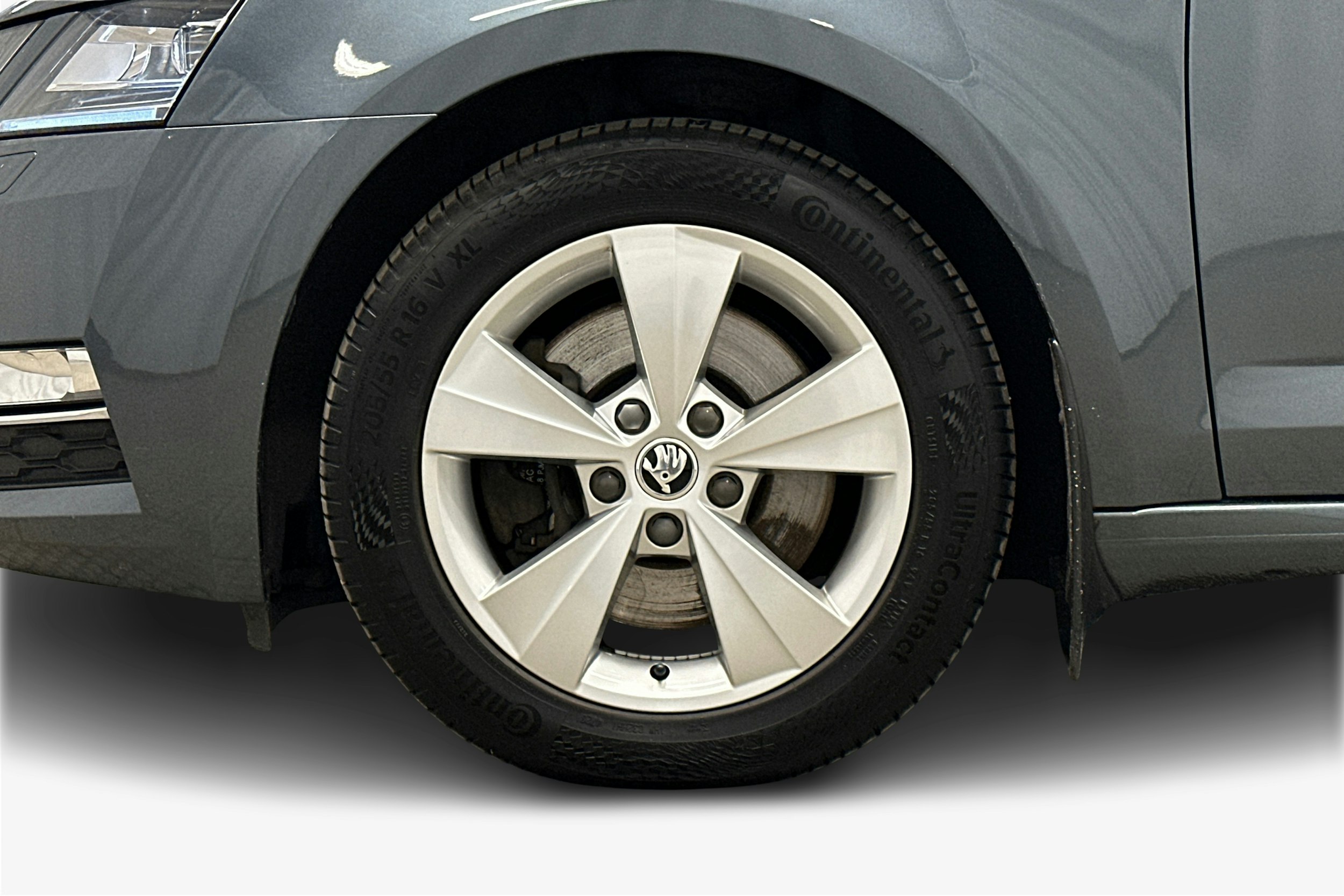 harmaa Skoda Octavia 2018 kuva 11.