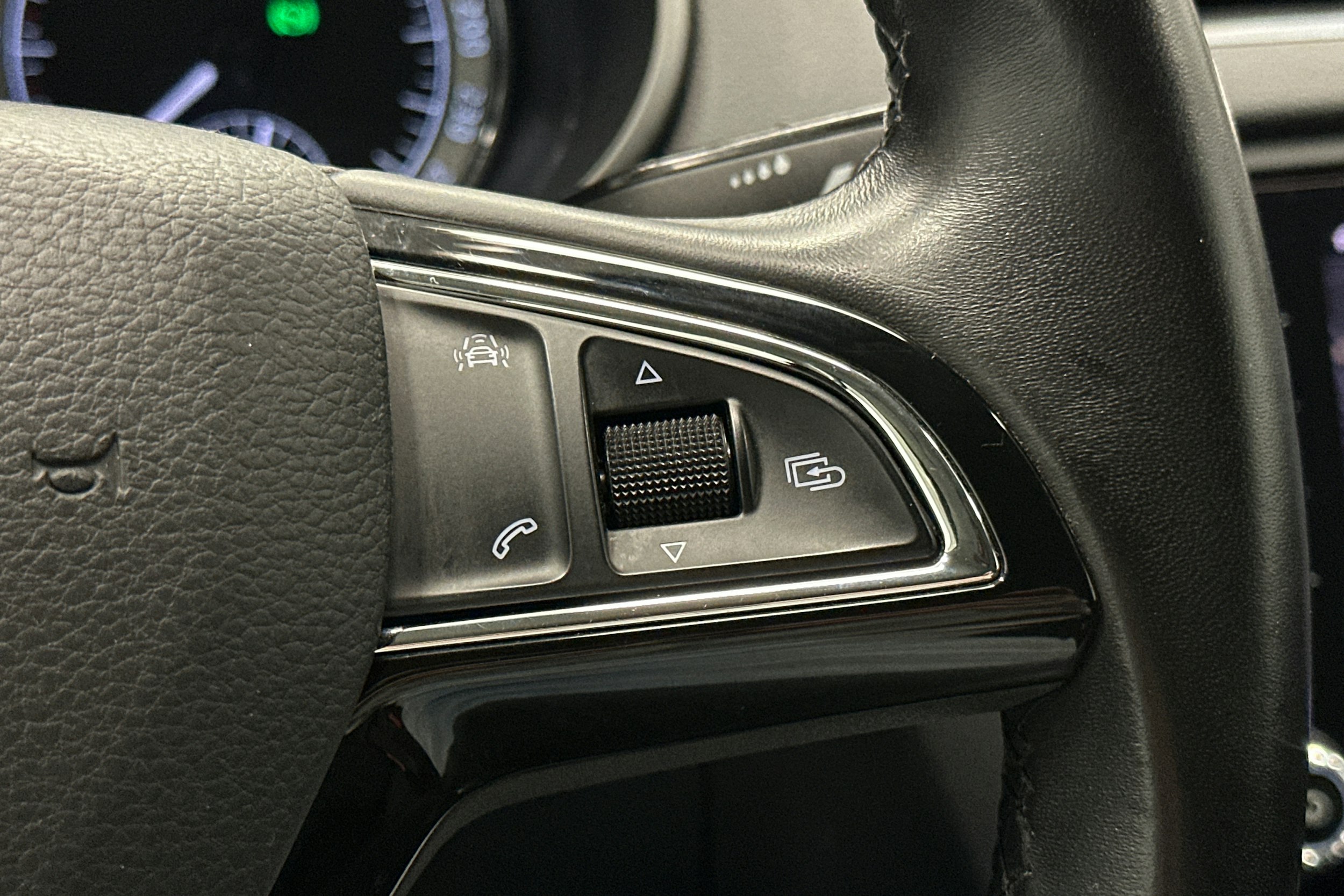 harmaa Skoda Octavia 2018 kuva 19.