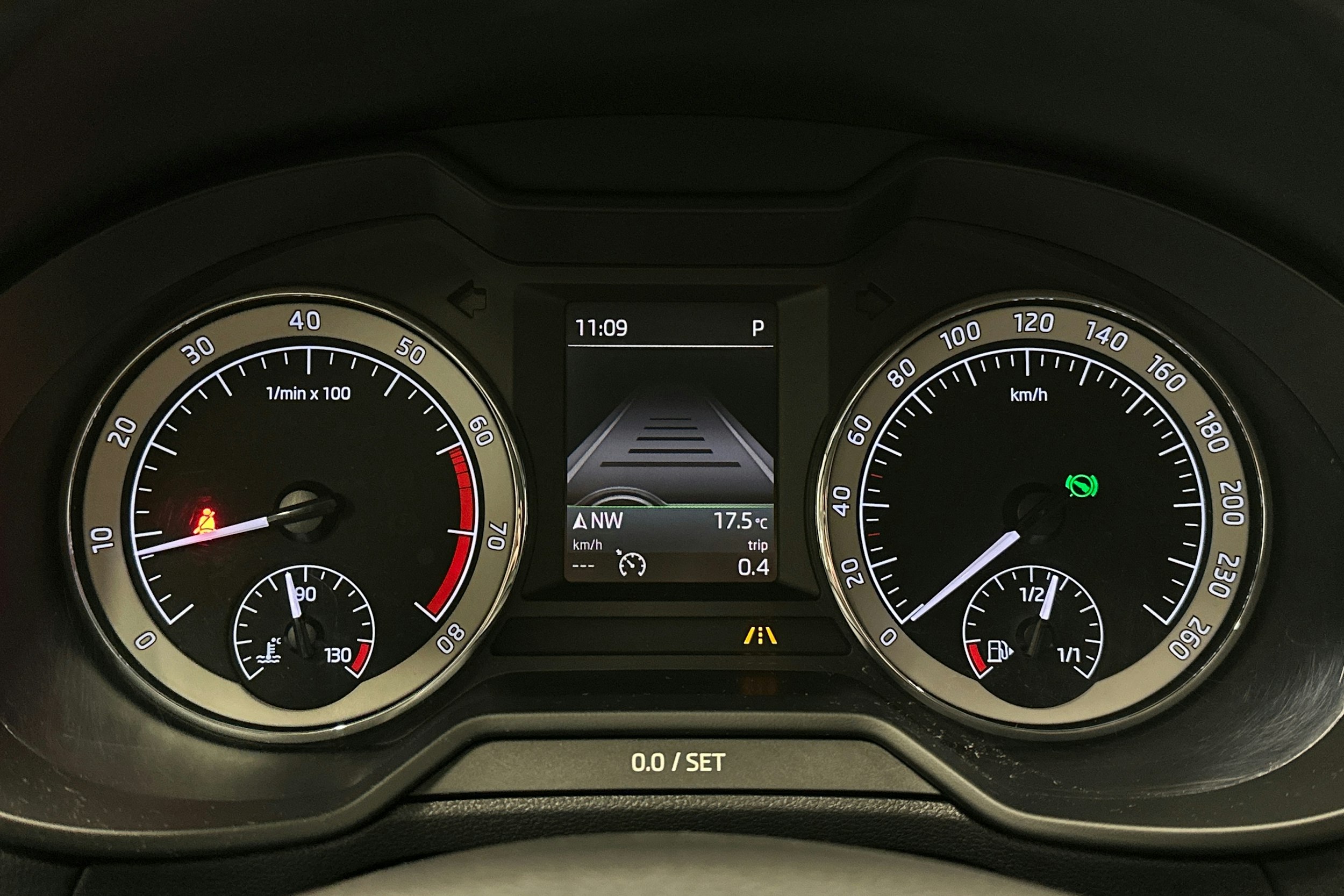 harmaa Skoda Octavia 2018 kuva 21.