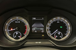 harmaa Skoda Octavia 2018 kuva 21.