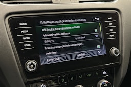 harmaa Skoda Octavia 2018 kuva 24.