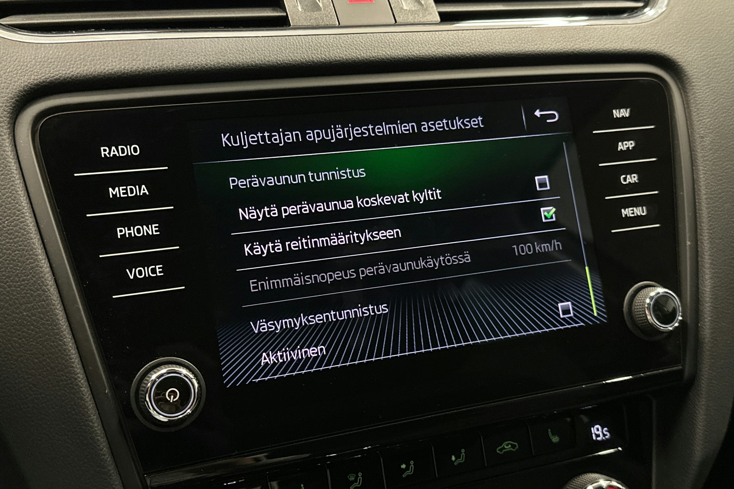 harmaa Skoda Octavia 2018 kuva 27.