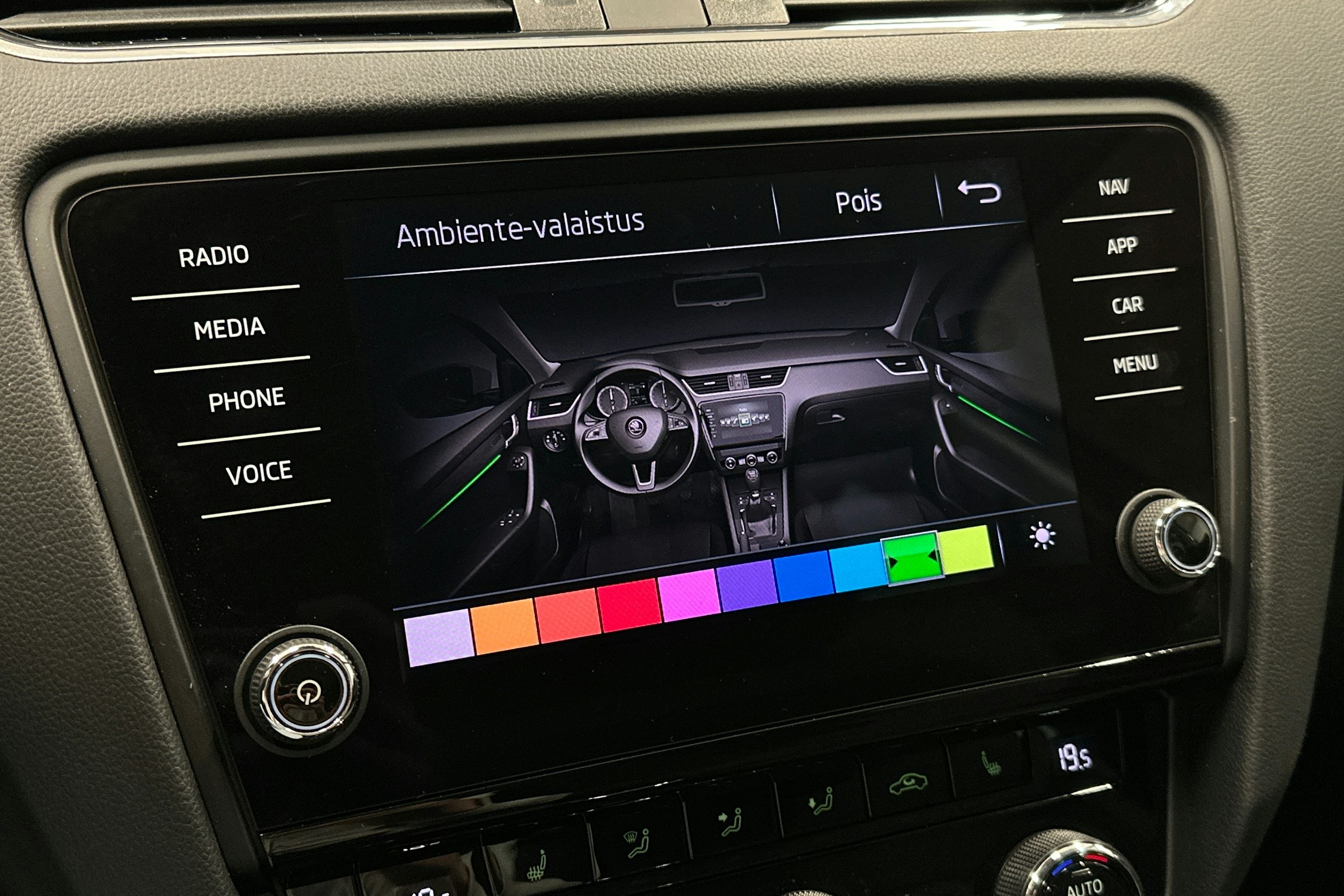 harmaa Skoda Octavia 2018 kuva 28.