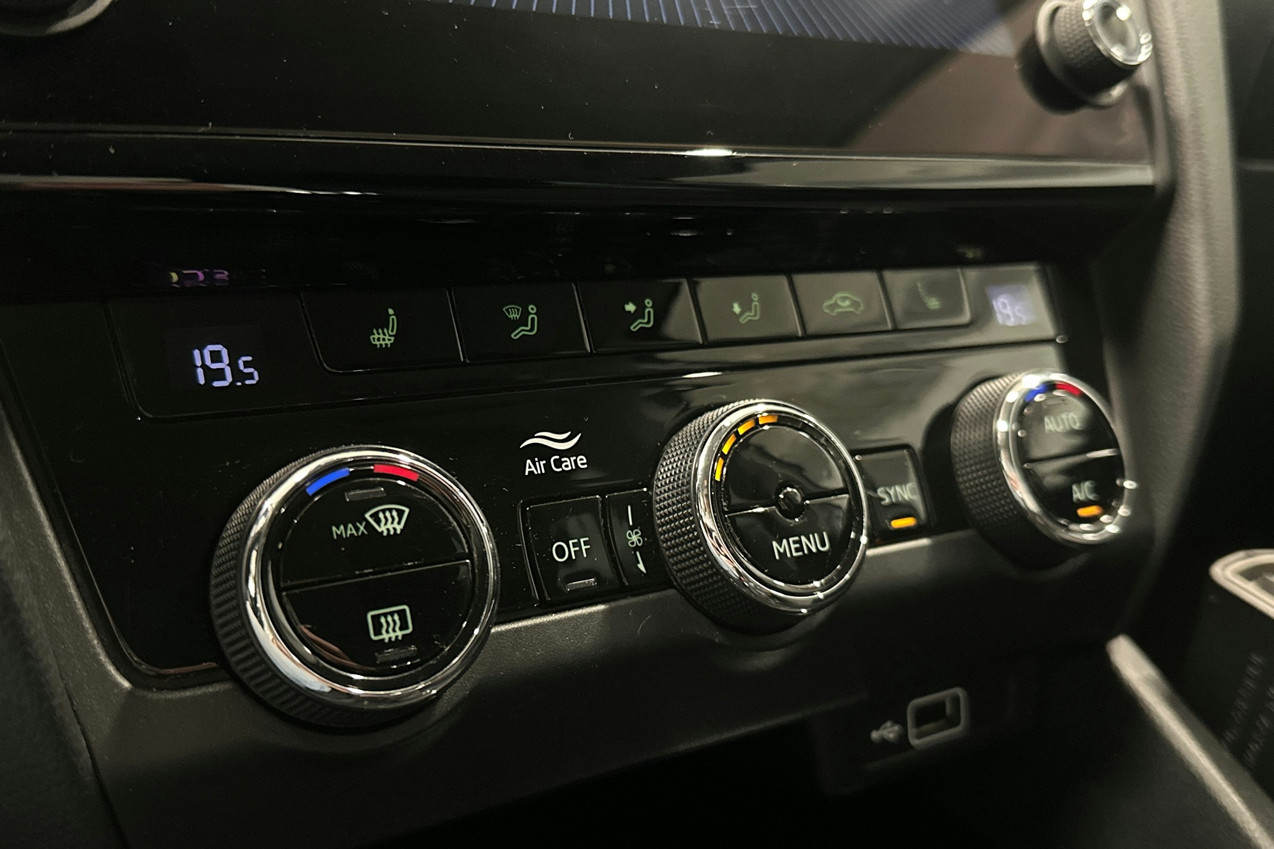 harmaa Skoda Octavia 2018 kuva 30.