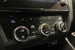 harmaa Skoda Octavia 2018 kuva 30.