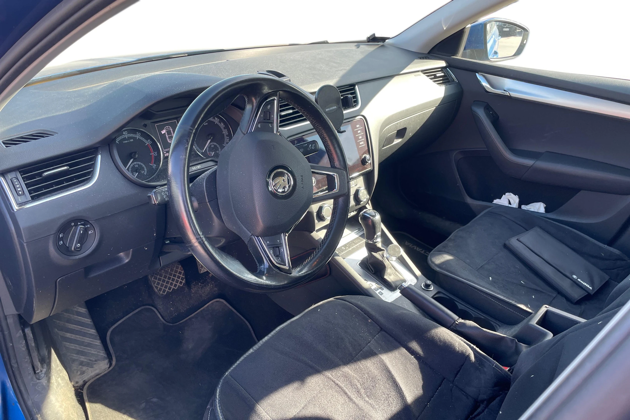 sininen Skoda Octavia 2018 kuva 3.