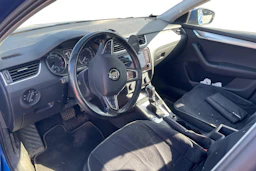 sininen Skoda Octavia 2018 kuva 3.