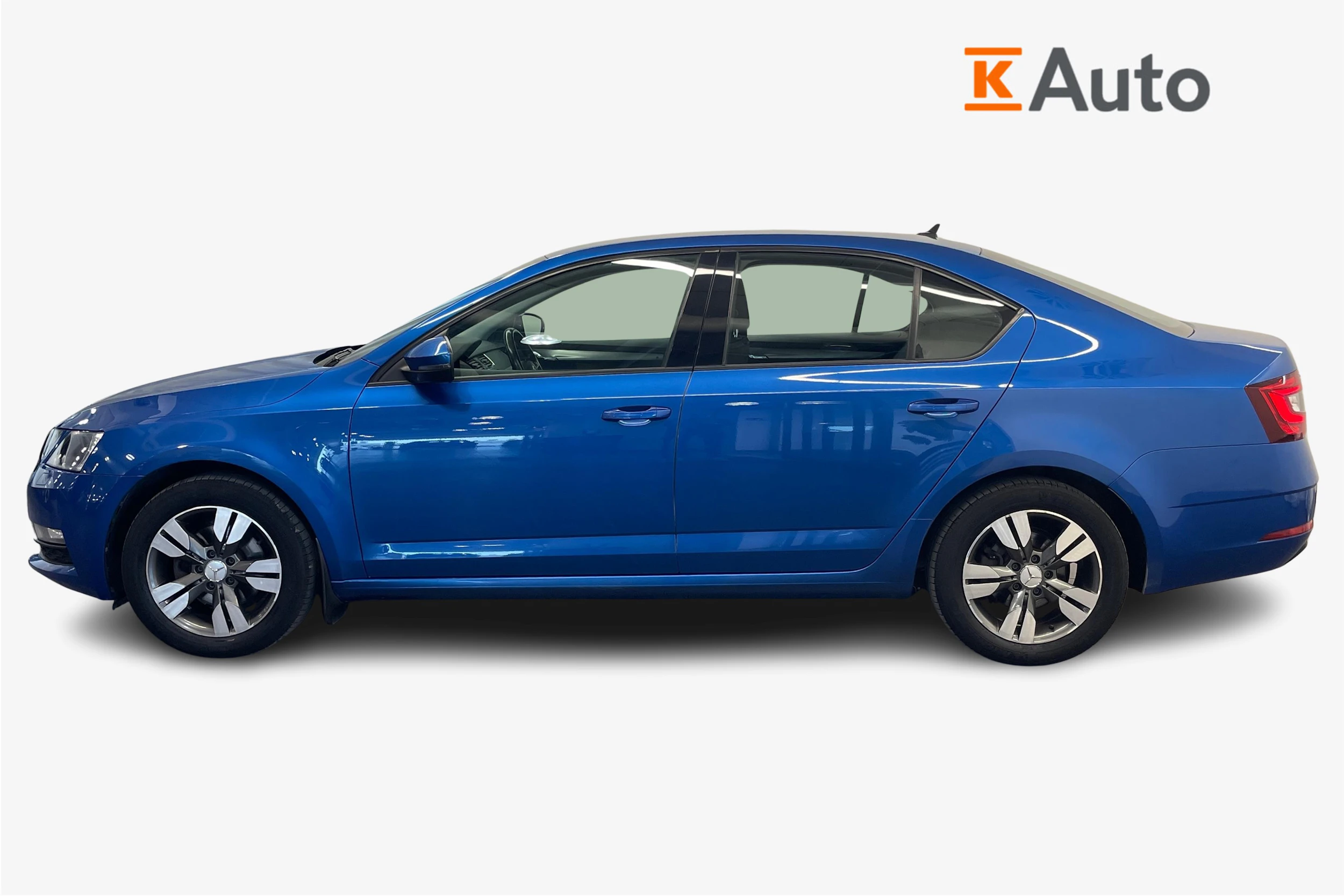 sininen Skoda Octavia 2018 kuva 7.