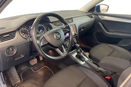 sininen Skoda Octavia 2018 kuva 8.