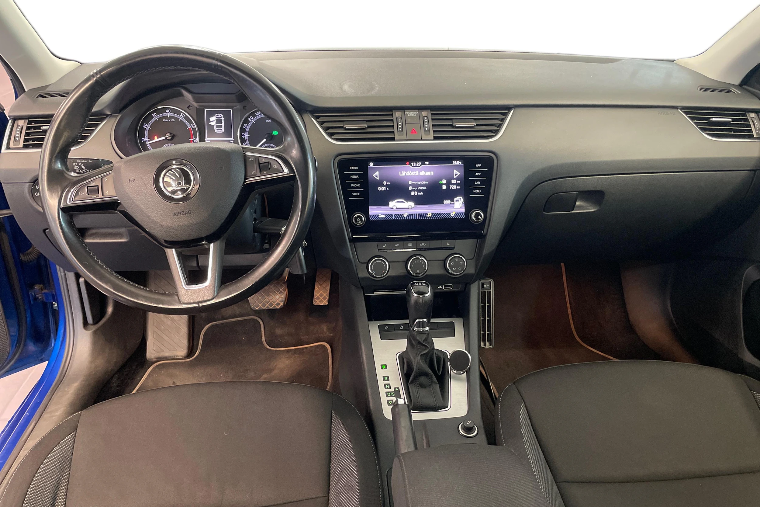 sininen Skoda Octavia 2018 kuva 9.