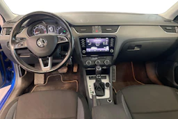 sininen Skoda Octavia 2018 kuva 9.