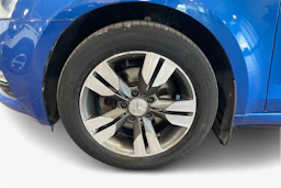 sininen Skoda Octavia 2018 kuva 12.