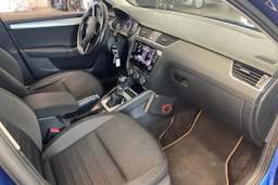 sininen Skoda Octavia 2018 kuva 19.