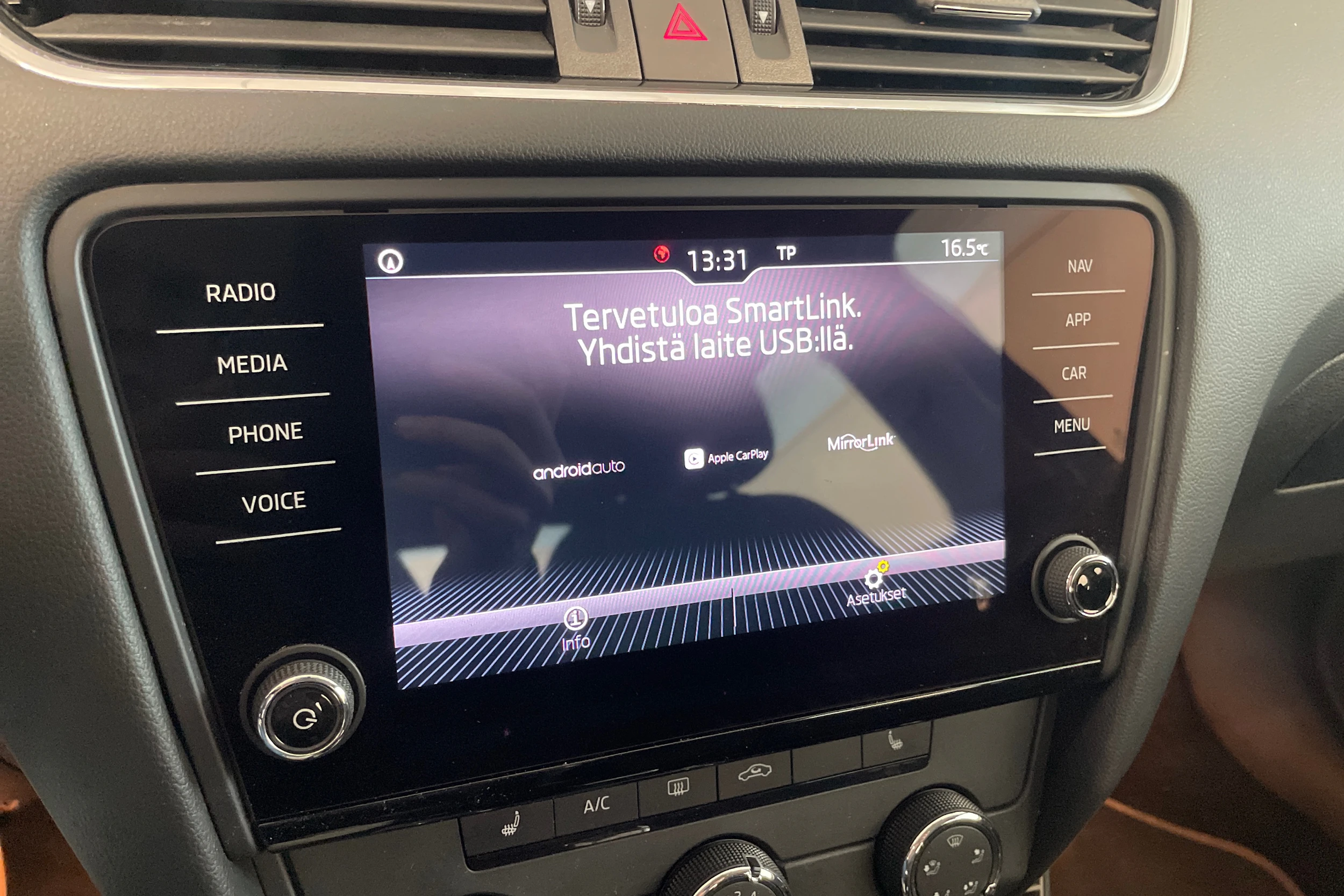 sininen Skoda Octavia 2018 kuva 22.