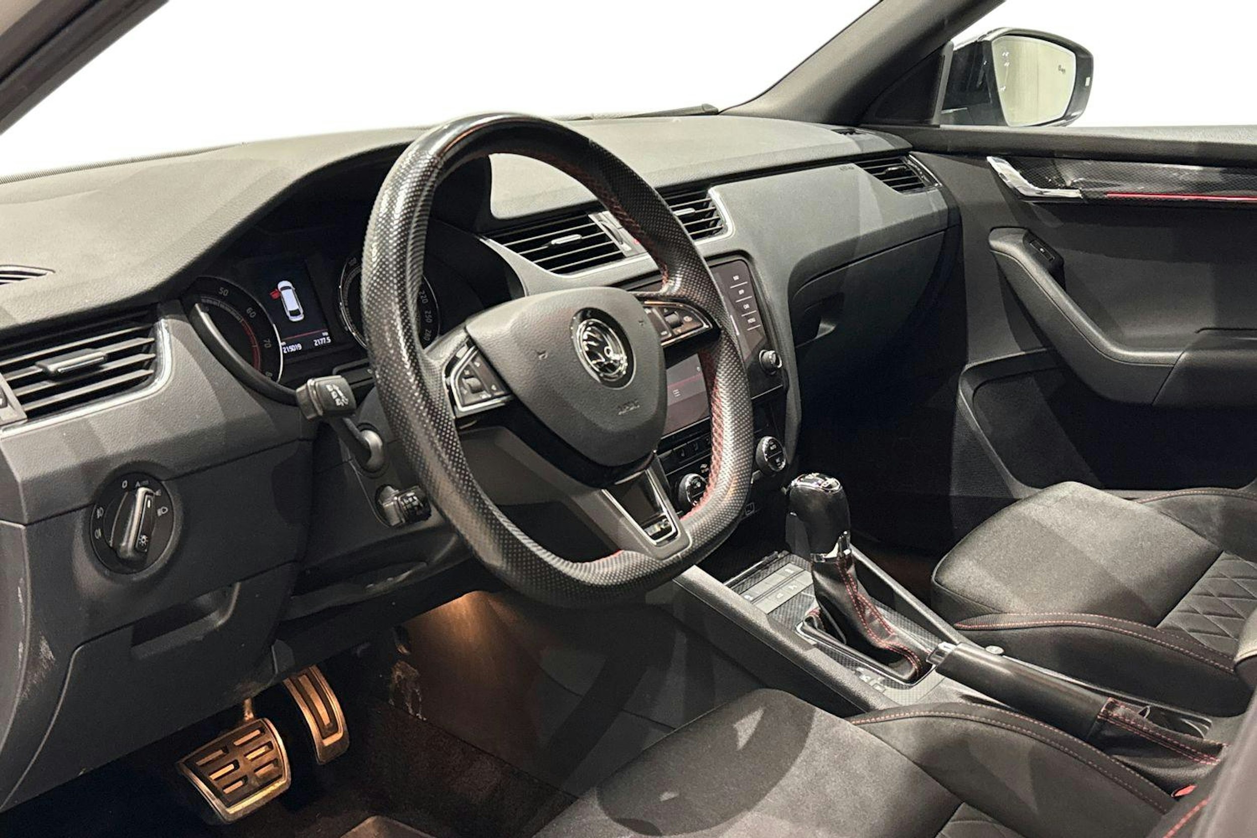 valkoinen Skoda Octavia 2018 kuva 7.