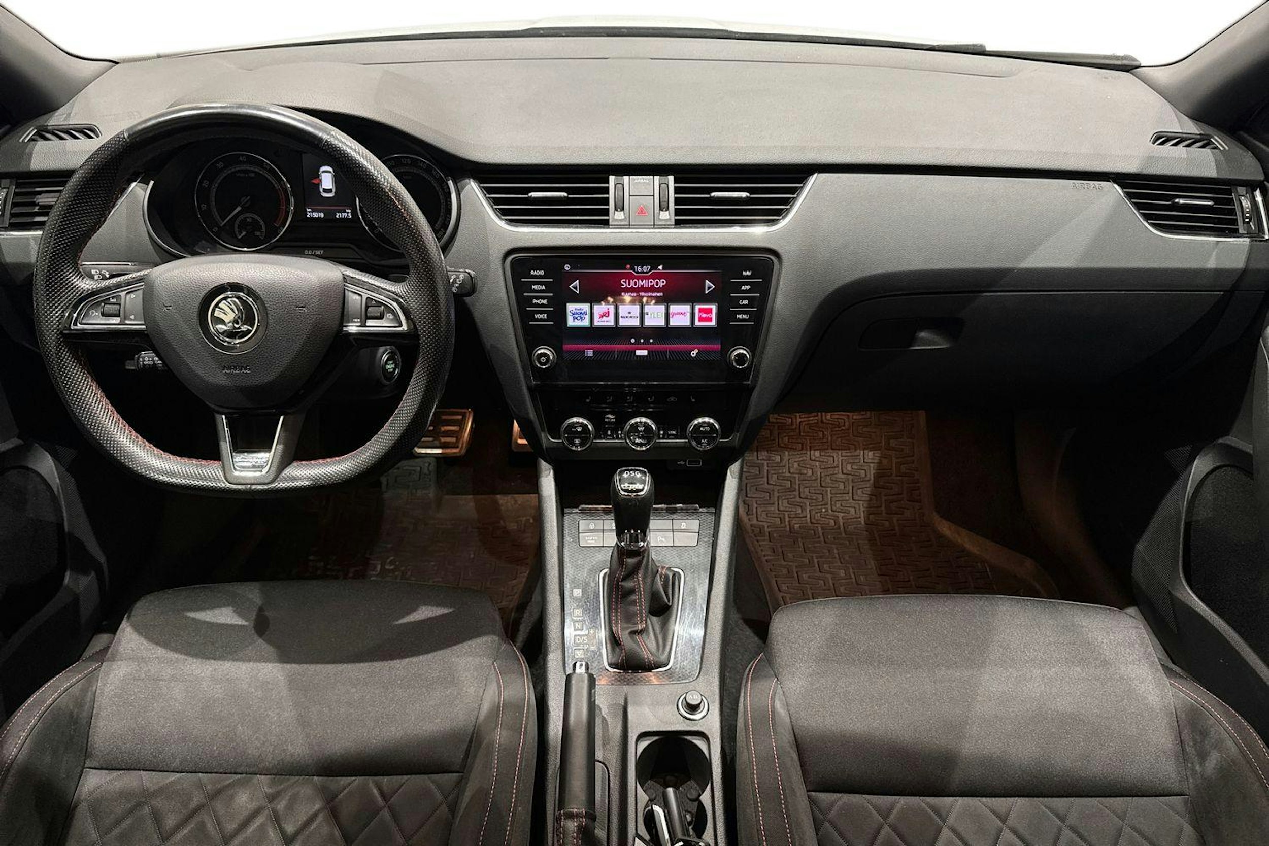 valkoinen Skoda Octavia 2018 kuva 9.