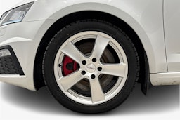 valkoinen Skoda Octavia 2018 kuva 11.