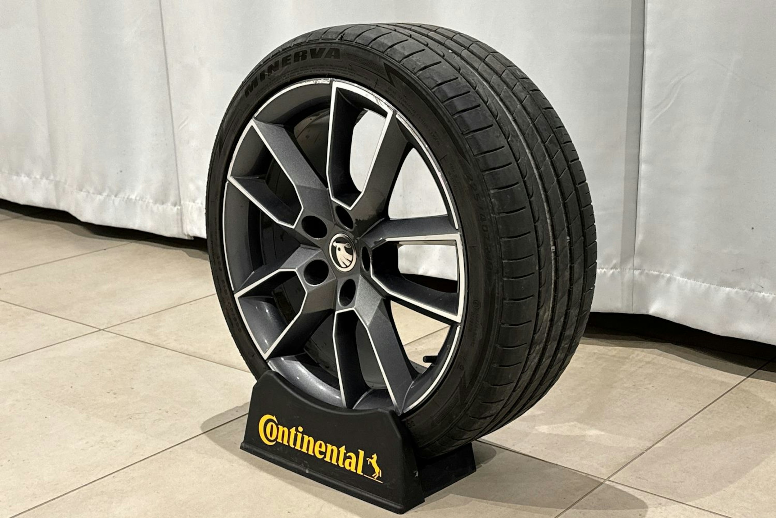 valkoinen Skoda Octavia 2018 kuva 14.