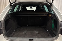 valkoinen Skoda Octavia 2018 kuva 16.