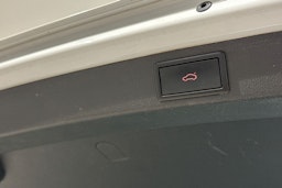 valkoinen Skoda Octavia 2018 kuva 17.