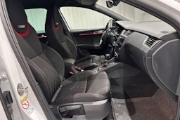 valkoinen Skoda Octavia 2018 kuva 18.