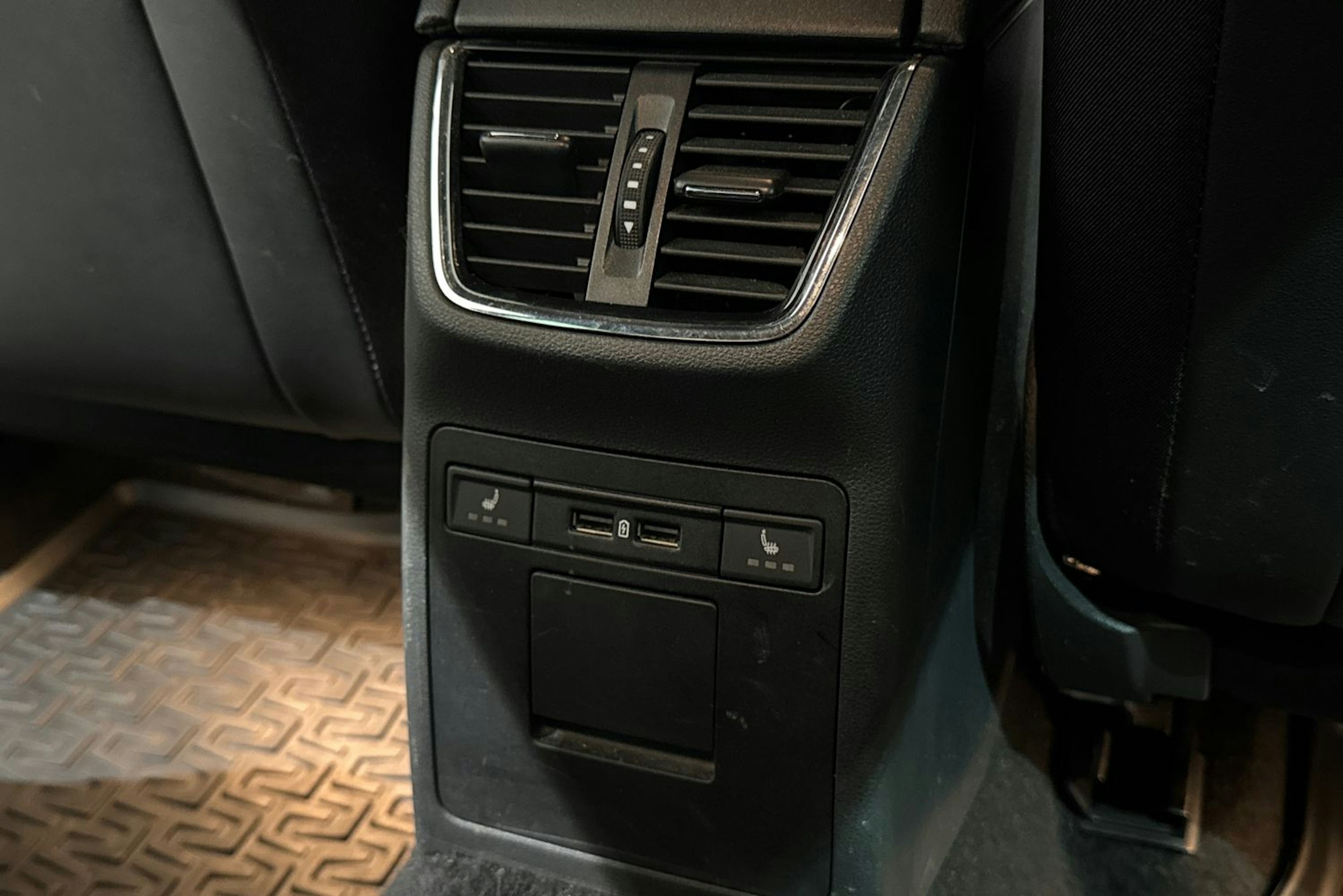 valkoinen Skoda Octavia 2018 kuva 19.