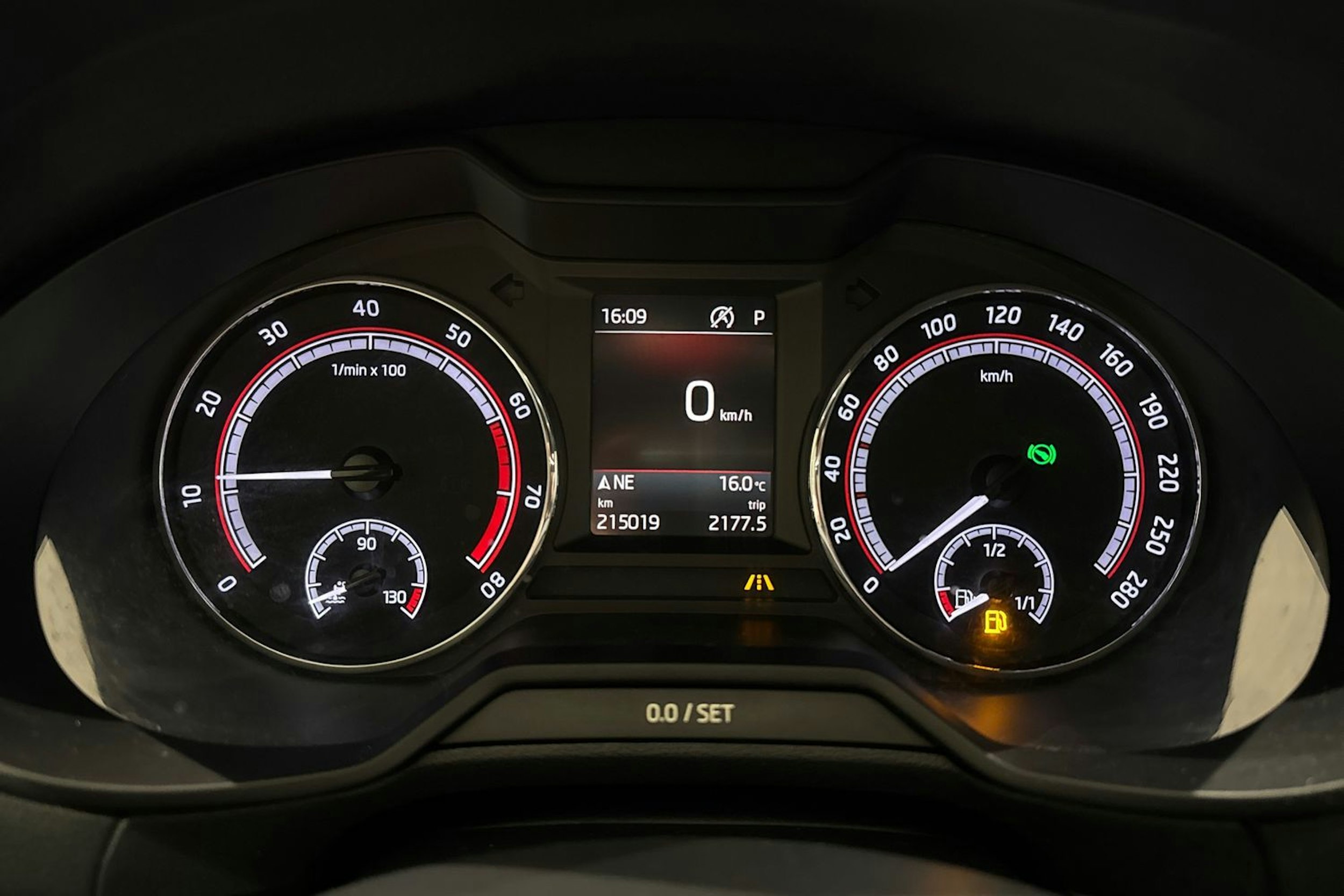 valkoinen Skoda Octavia 2018 kuva 22.