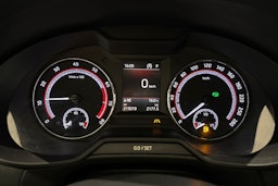 valkoinen Skoda Octavia 2018 kuva 22.