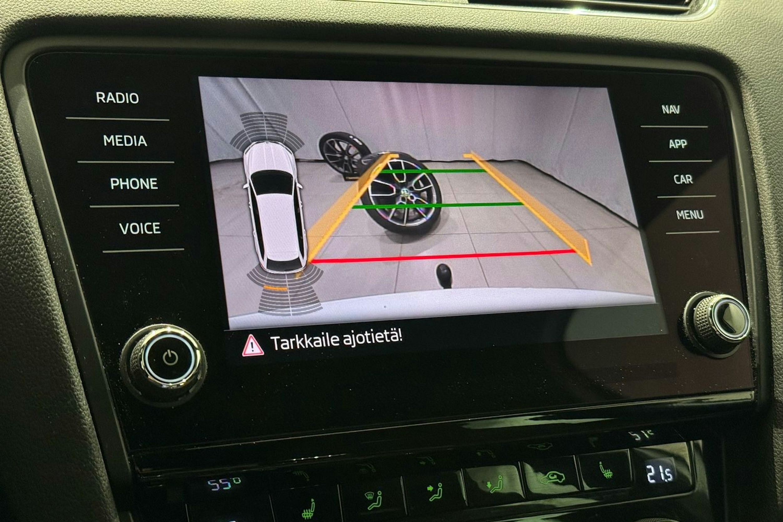 valkoinen Skoda Octavia 2018 kuva 23.