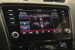 valkoinen Skoda Octavia 2018 kuva 24.