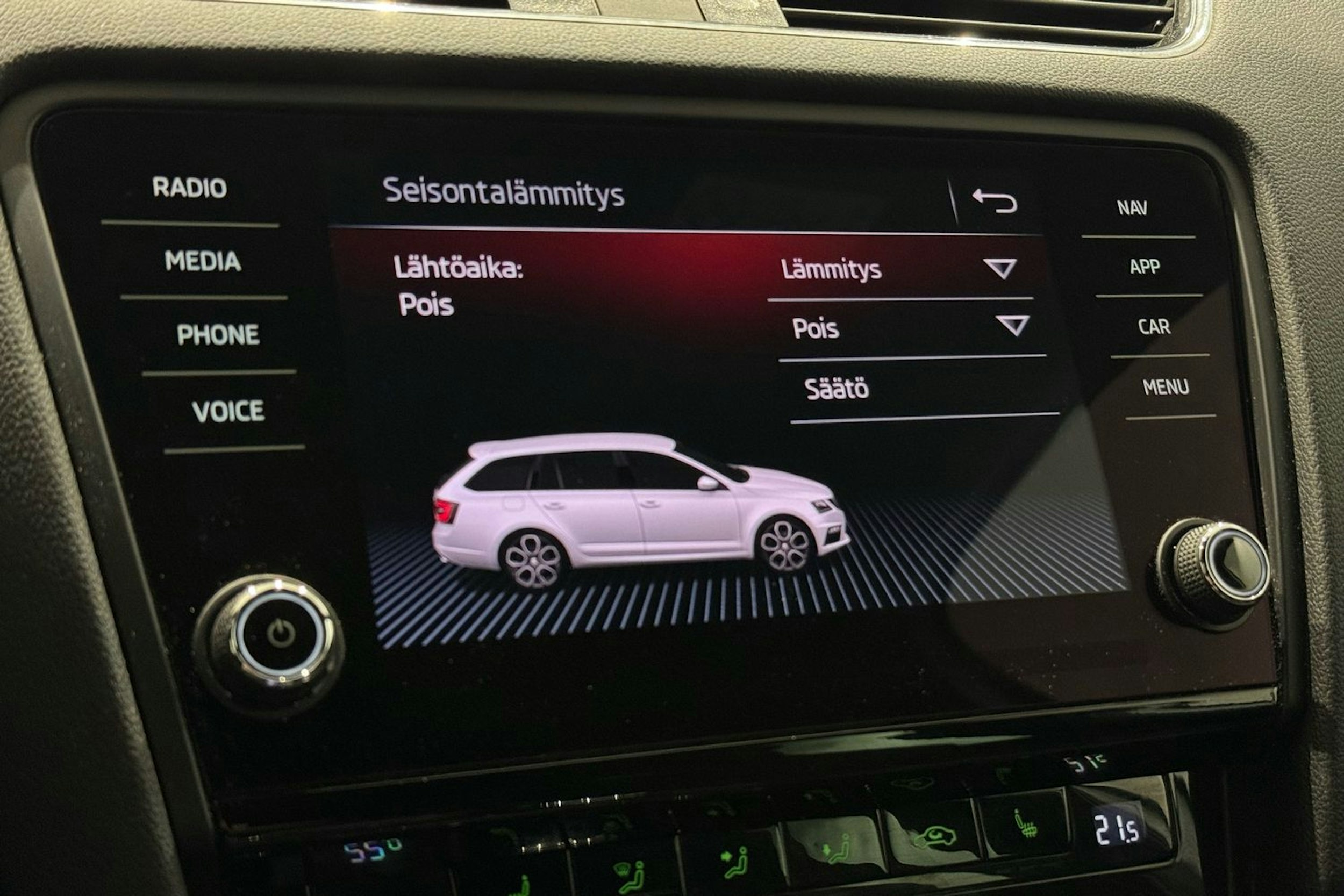 valkoinen Skoda Octavia 2018 kuva 25.