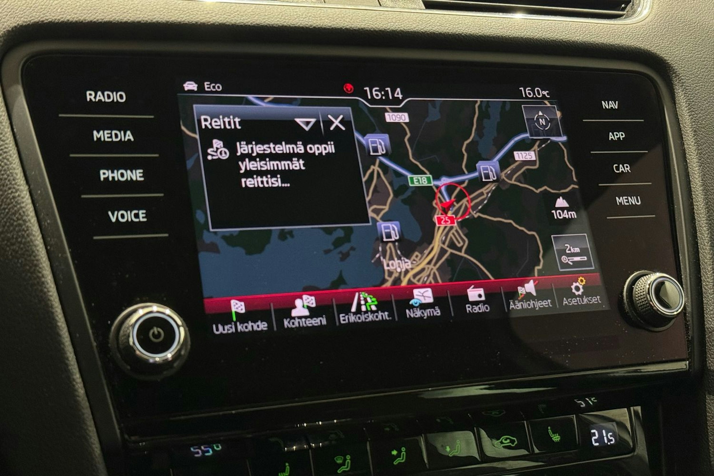 valkoinen Skoda Octavia 2018 kuva 27.