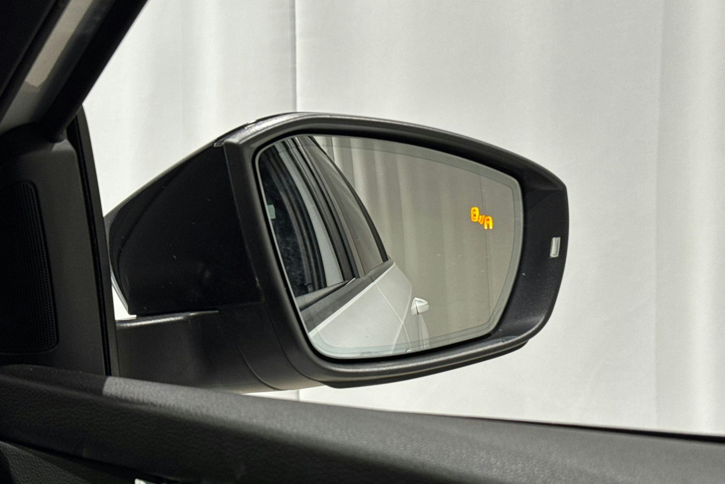 valkoinen Skoda Octavia 2018 kuva 31.